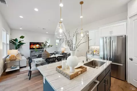 65 Riverbend Ln, Petaluma, CA 94952
