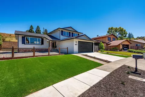 1010 Round Hill Cir, Napa, CA 94558