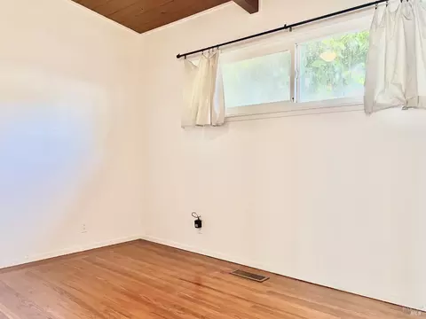Bedroom - 924 E Meadow Ave, Pinole, CA 94564 photo 3 of 7