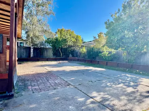 Exterior - 924 E Meadow Ave, Pinole, CA 94564 photo 5 of 10