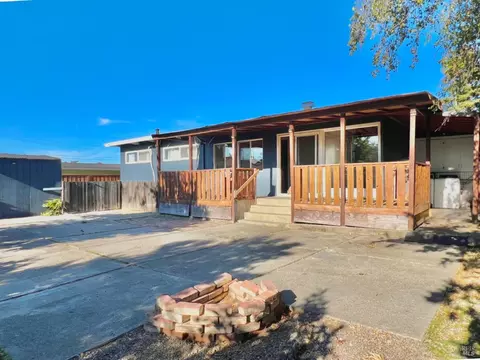 924 E Meadow Ave, Pinole, CA 94564