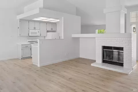 Living - 6137 Amie Dr, Windsor, CA 95492 photo 2 of 6