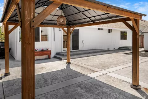 Exterior - 6137 Amie Dr, Windsor, CA 95492 photo 3 of 6