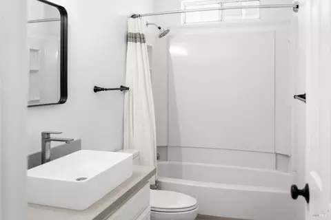 Bath - 6137 Amie Dr, Windsor, CA 95492 photo 2 of 2