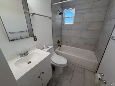 Bath - 425 Del Sur St, Vallejo, CA 94591 photo 1 of 2