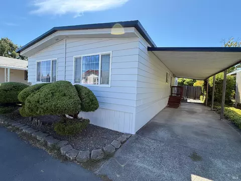 8317 Blue Spruce Way, Windsor, CA 95492 photo 2