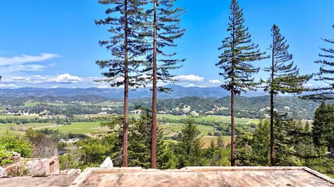 8207 W Dry Creek Rd, Healdsburg, CA 95448