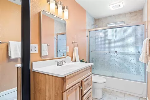 Bath - 10150 Los Amigos Rd, Windsor, CA 95492 photo 5 of 7