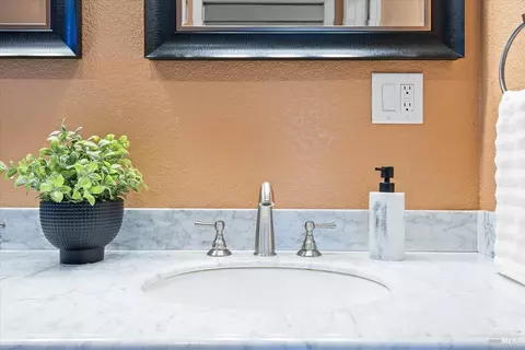 Bath - 10150 Los Amigos Rd, Windsor, CA 95492 photo 4 of 7