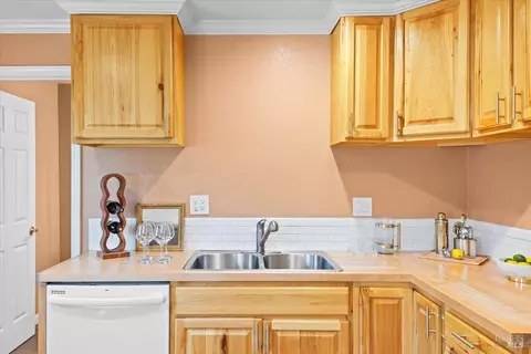 Kitchen - 10150 Los Amigos Rd, Windsor, CA 95492 photo 5 of 5