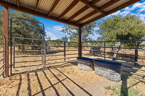 Exterior - 10150 Los Amigos Rd, Windsor, CA 95492 photo 24 of 27