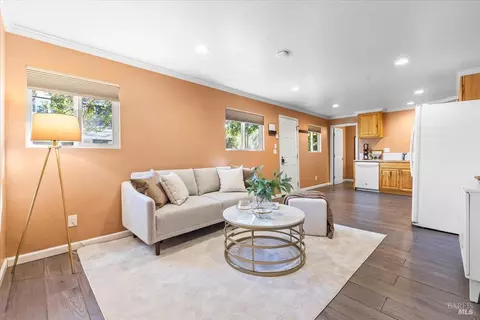 Living - 10150 Los Amigos Rd, Windsor, CA 95492 photo 1 of 2