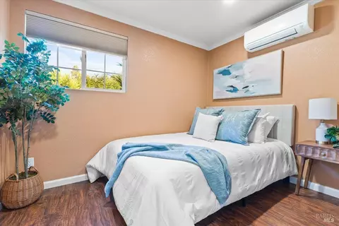 Bedroom - 10150 Los Amigos Rd, Windsor, CA 95492 photo 5 of 9