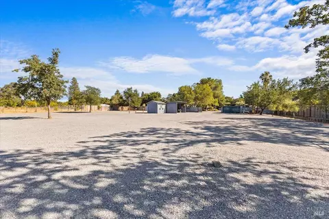 Exterior - 10150 Los Amigos Rd, Windsor, CA 95492 photo 21 of 27