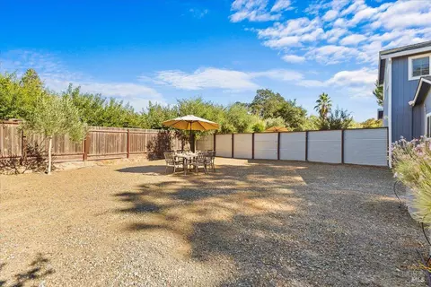 Exterior - 10150 Los Amigos Rd, Windsor, CA 95492 photo 7 of 27