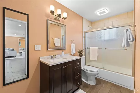 Bath - 10150 Los Amigos Rd, Windsor, CA 95492 photo 6 of 7