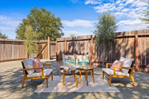 Exterior - 10150 Los Amigos Rd, Windsor, CA 95492 photo 12 of 27