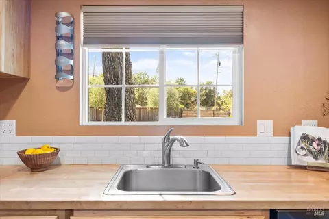 Kitchen - 10150 Los Amigos Rd, Windsor, CA 95492 photo 3 of 5