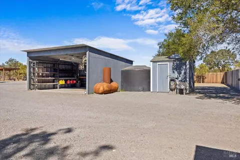 Exterior - 10150 Los Amigos Rd, Windsor, CA 95492 photo 19 of 27