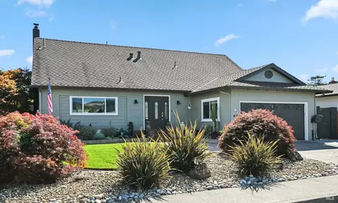 38 Eastside Cir, Petaluma, CA 94954