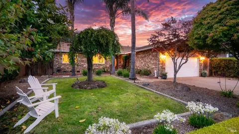 1705 Moclips Dr, Petaluma, CA 94954