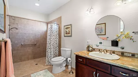 Bath - 703 Mustang Ct, Fairfield, CA 94533 photo 4 of 4