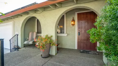 Entry Way - 703 Mustang Ct, Fairfield, CA 94533 photo 1 of 3