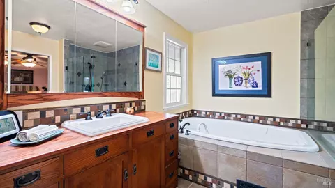 Bath - 703 Mustang Ct, Fairfield, CA 94533 photo 2 of 4
