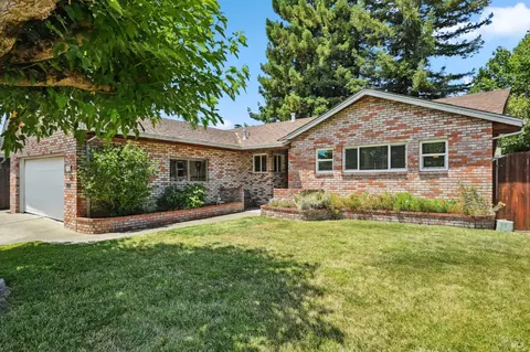 2013 Knight Ave, Petaluma, CA 94954