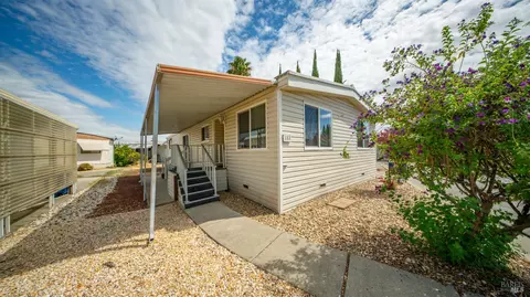 182 Lemon Tree Cir, Vacaville, CA 95687 photo 2