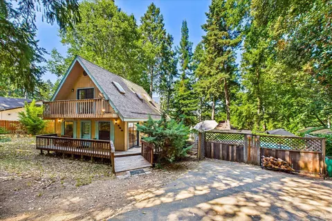 124 Sunset Ln, Willow Creek, CA 95573