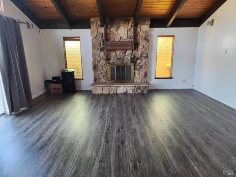 Living - 272 Woodridge Dr, Vallejo, CA 94591 photo 2 of 6
