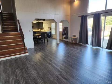 Living - 272 Woodridge Dr, Vallejo, CA 94591 photo 4 of 6