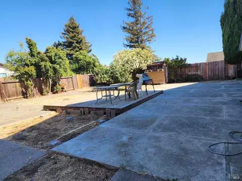 Exterior - 272 Woodridge Dr, Vallejo, CA 94591 photo 8 of 12