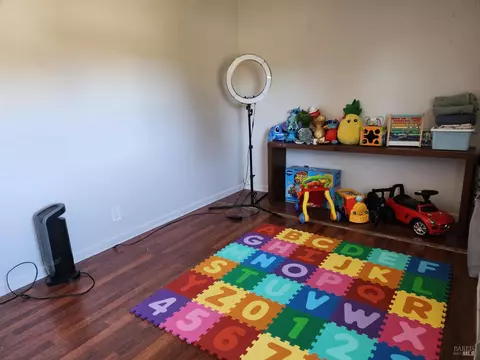 Bedroom - 272 Woodridge Dr, Vallejo, CA 94591 photo 1 of 3