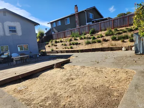 Exterior - 272 Woodridge Dr, Vallejo, CA 94591 photo 10 of 12