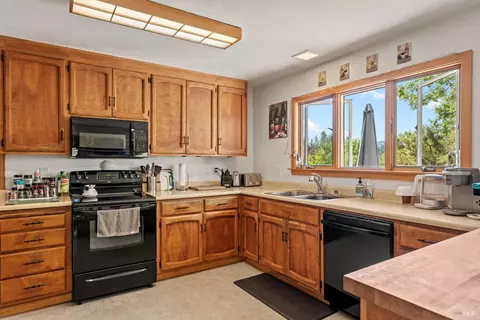 Kitchen - 3500 Chinquapin Dr, Willits, CA 95490 photo 4 of 6