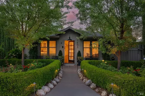 1468 Kearney St, Saint Helena, CA 94574
