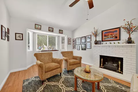 Living - 791 Persimmon Pl, Fairfield, CA 94533 photo 3 of 5