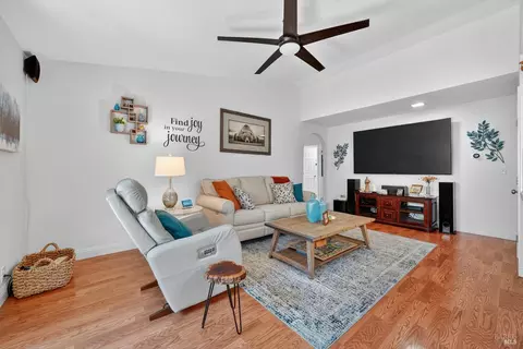 Living - 791 Persimmon Pl, Fairfield, CA 94533 photo 4 of 5