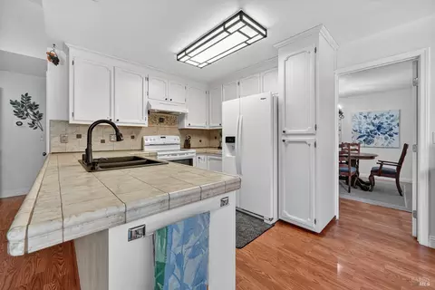 Kitchen - 791 Persimmon Pl, Fairfield, CA 94533 photo 2 of 3