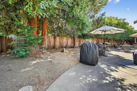 Exterior - 791 Persimmon Pl, Fairfield, CA 94533 photo 3 of 11