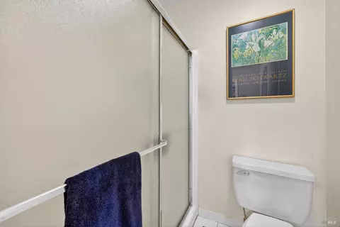 Bath - 791 Persimmon Pl, Fairfield, CA 94533 photo 3 of 3
