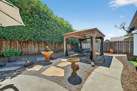 Exterior - 791 Persimmon Pl, Fairfield, CA 94533 photo 6 of 11