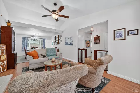 Living - 791 Persimmon Pl, Fairfield, CA 94533 photo 2 of 5