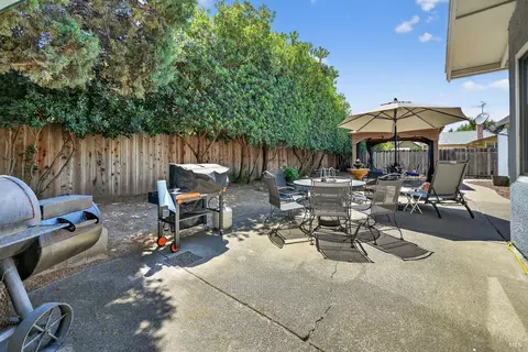 Exterior - 791 Persimmon Pl, Fairfield, CA 94533 photo 4 of 11