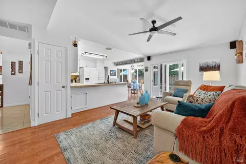 Living - 791 Persimmon Pl, Fairfield, CA 94533 photo 5 of 5