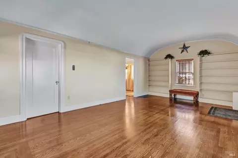 Living - 1123 Ohio St, Vallejo, CA 94590 photo 4 of 6
