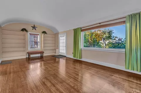 Living - 1123 Ohio St, Vallejo, CA 94590 photo 5 of 6