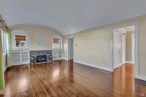 Living - 1123 Ohio St, Vallejo, CA 94590 photo 3 of 6